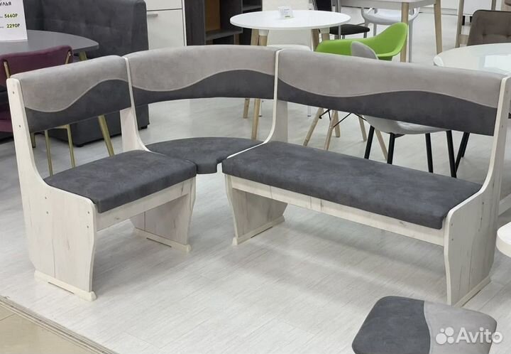 Кухонный уголок со столом и стульями новый