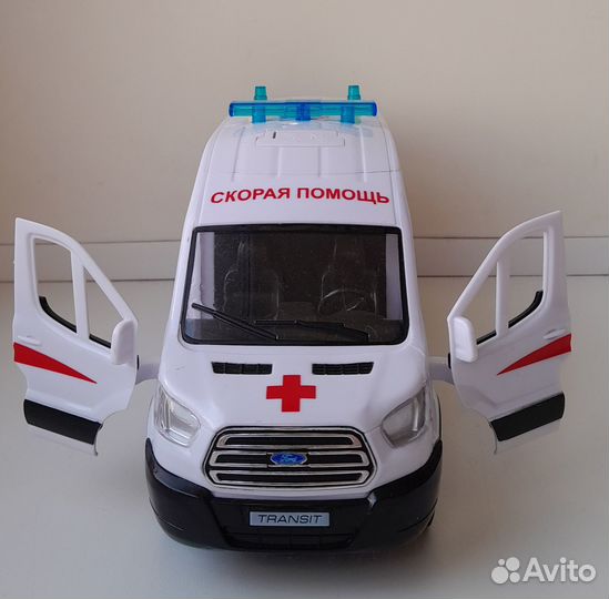 Машинка скорая помощь с инерционным механизмом