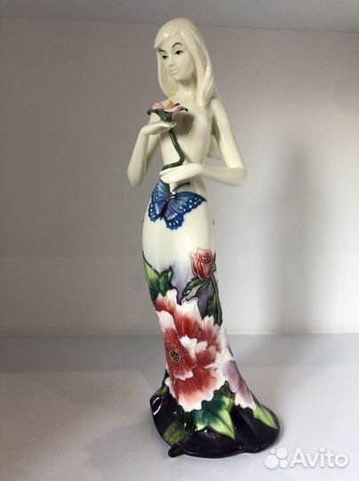 Фарфоровые статуэтки девушка
