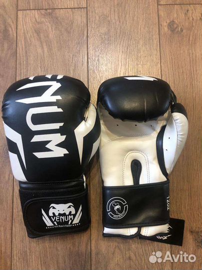 Боксерские перчатки