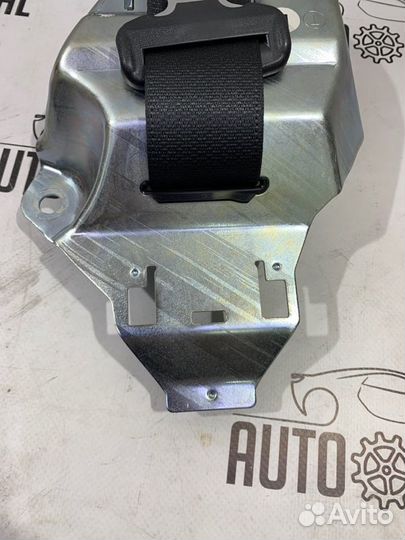 Ремень безопасности задний Toyota Rav4 A40 3ZR