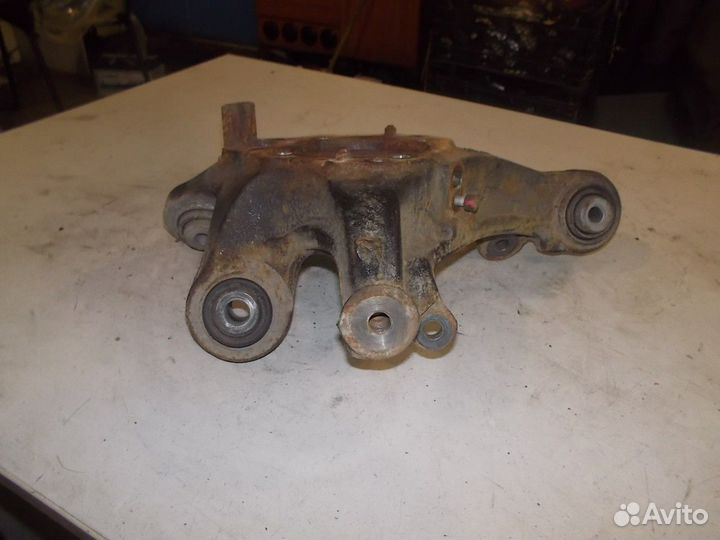 Кулак задний левый (BMW X1)