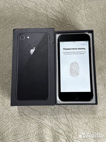 iPhone 8, 64 ГБ