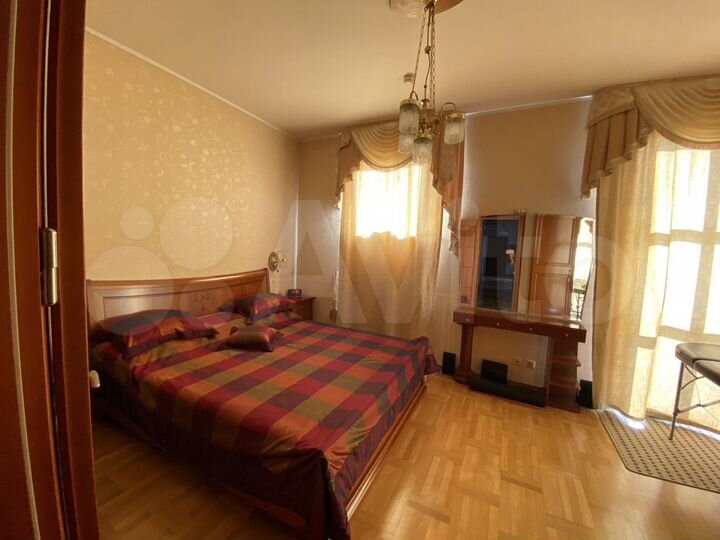 3-к. квартира, 136 м², 11/18 эт.