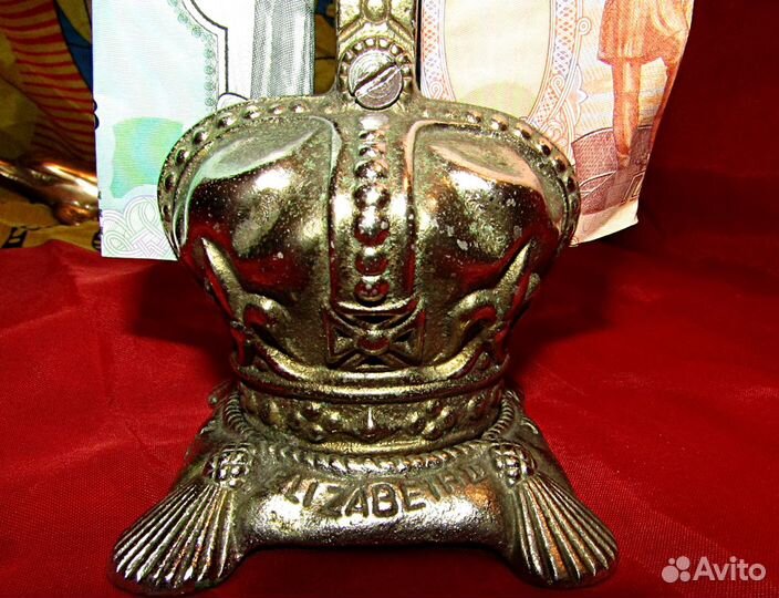 Статуэтка.Корона Королевы Елизаветы.1952 год