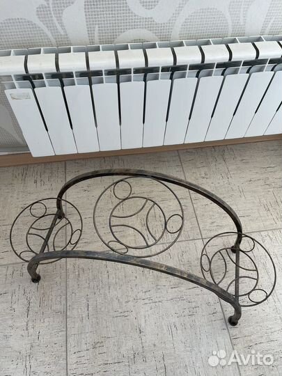 Подставка для цветов напольная металлическая