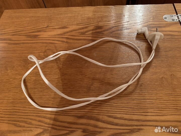 Швейная машина Чайка 142м