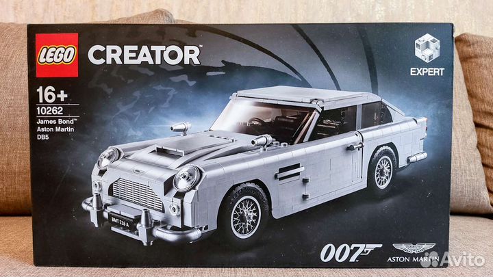 Lego creator expert James Bond 10262