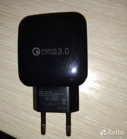 Зарядное устройство с поддержкой QC3.0 и кабелем