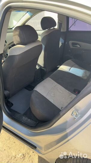 Chevrolet Cruze 1.6 МТ, 2011, битый, 215 000 км