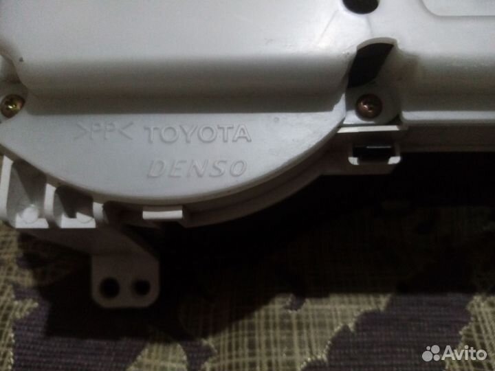 Панель приборов на Тойоту