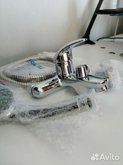 Смеситель для ванны с душем