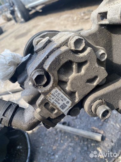 Насос гура Volkswagen Amarok