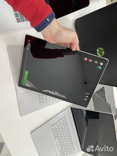 Microsoft surface book 2 13,5