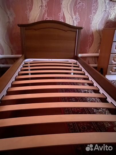 Кровать