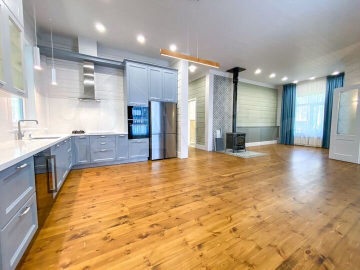 Коттедж 290 м² на участке 25 сот.