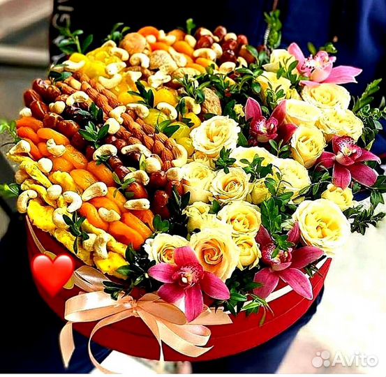 Букеты из фруктов, конфет и всякой вкуснятины