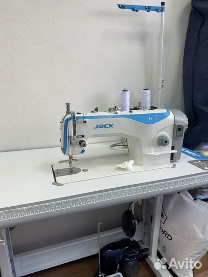 Швейная машинка jack F4