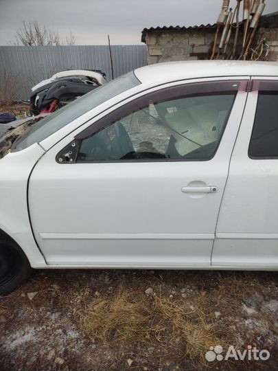 Skoda Octavia A5 дверь передняя левая