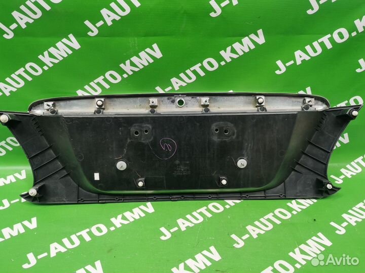 Накладка крышки багажника Nissan Pulsar