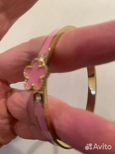 Браслет золотого цвета розовая эмаль цветок