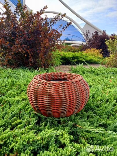 Кашпо из искусственного ротанга