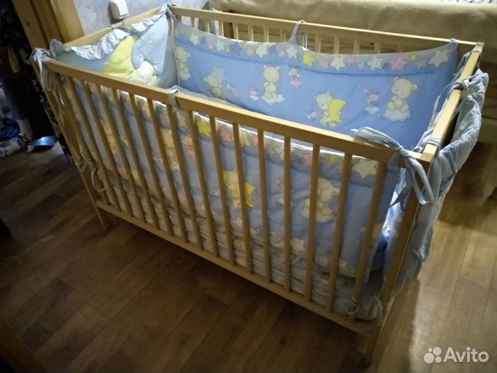 Детская кроватка