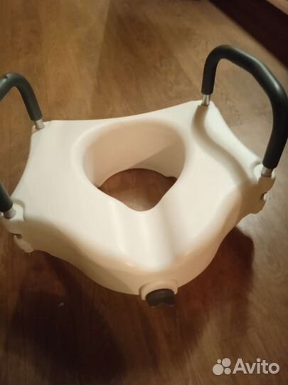 Накладка на унитаз для инвалидов