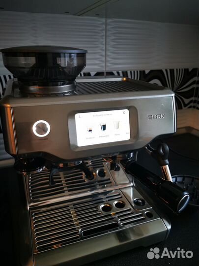 Кофемашина рожковая Bork c 806
