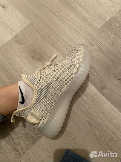 Кроссовки женские