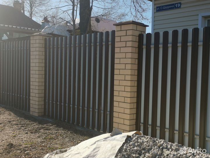 Забор из штакетника