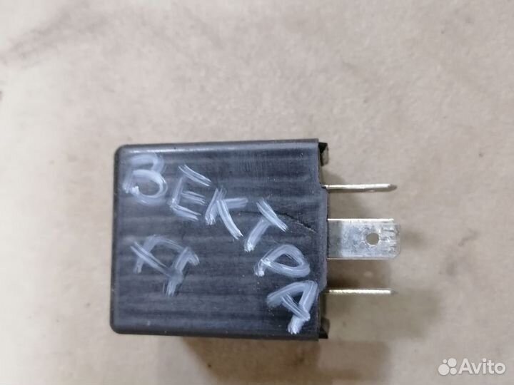 Реле Opel Vectra A 1988-1995 (90240665)