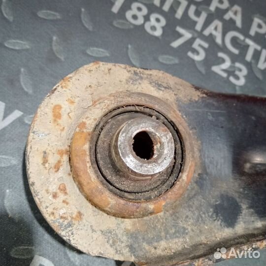 Передний правый рычаг Renault Megane 2