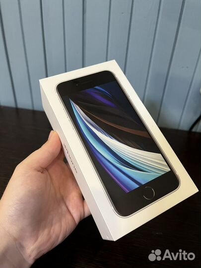 iPhone SE, 64 ГБ