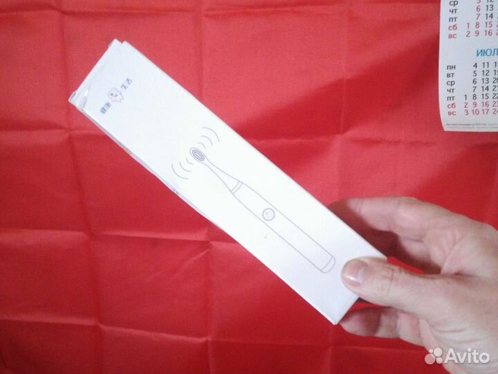 Электрическая зубная щётка с запасной насадкой