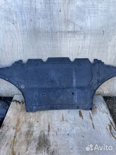 Защита двигателя (пыльник ) Audi A5 8T