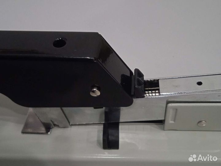 Степлер-брошюровщик