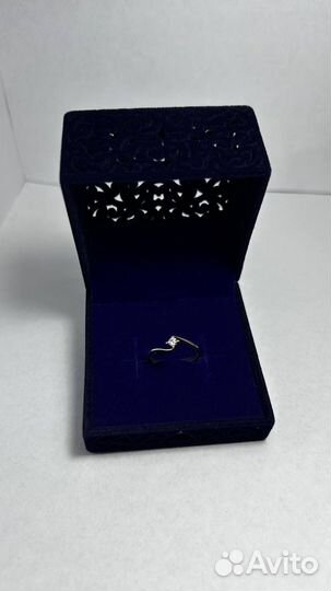 Золотое кольцо с камнем