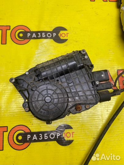 Замок двери задний левый Bmw 7-Series F01 N63B44