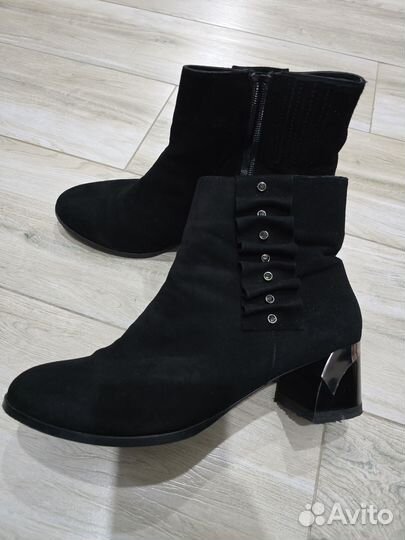 Ботильоны демисезонные замшевые со стразами