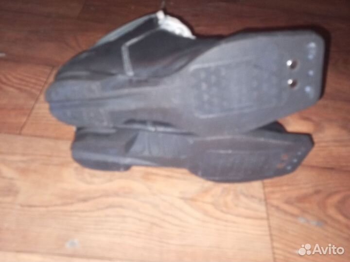 Лыжные ботинки