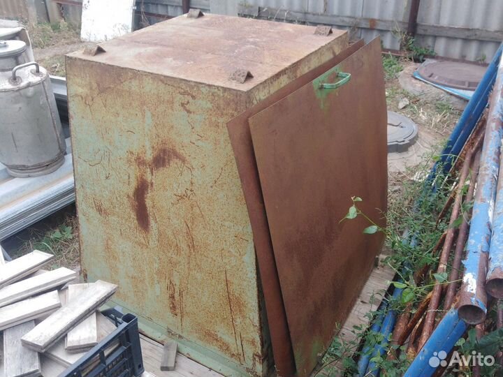 Мусорный бак металлический