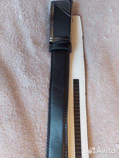 Мужской кожаный ремень черный