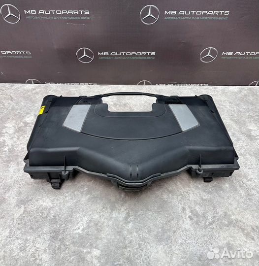 Корпус воздушного фильтра передний Mercedes-Benz