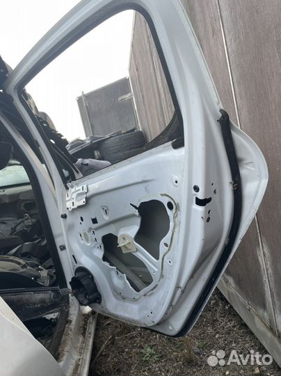 Здняя правая дерь Пежо 308