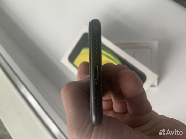iPhone SE, 64 ГБ