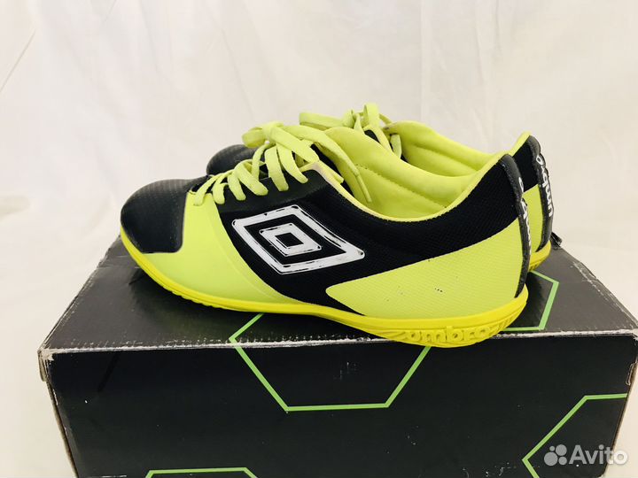 Umbro зал, улица 42,5 Eur