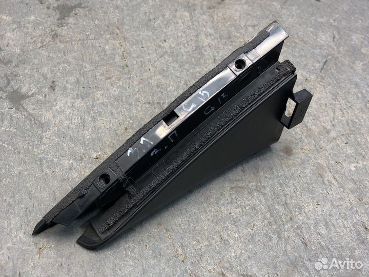 Зад прав уголок двери Nissan G15