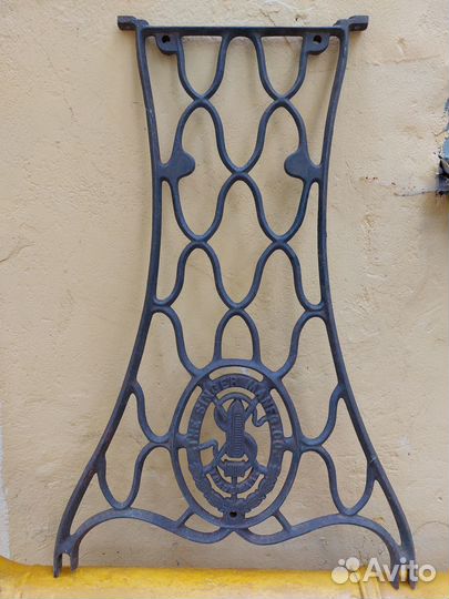 Стойка станины от швейной машины Зингер