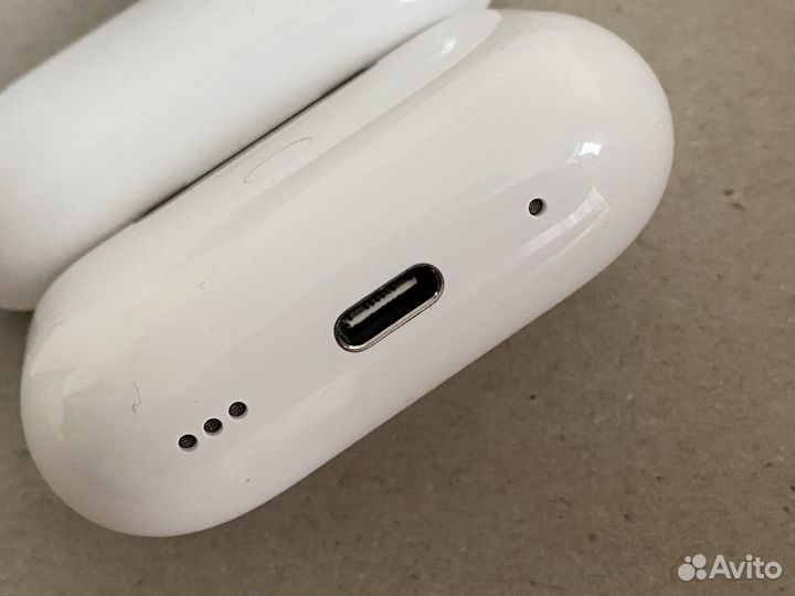 Футляр AirPods Pro 2, USB-C или Lightning